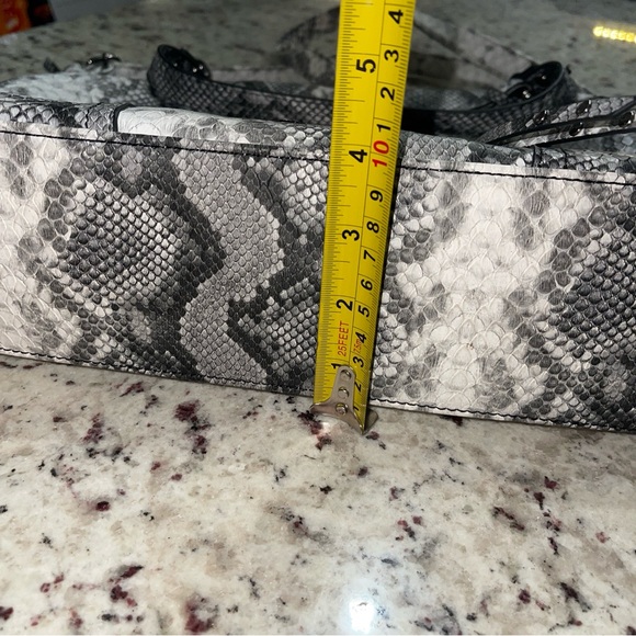 Jessica Simpson Faux Snakeskin Grey Black White Bag Crossbody Purse Tote Python - Picture 9 of 10